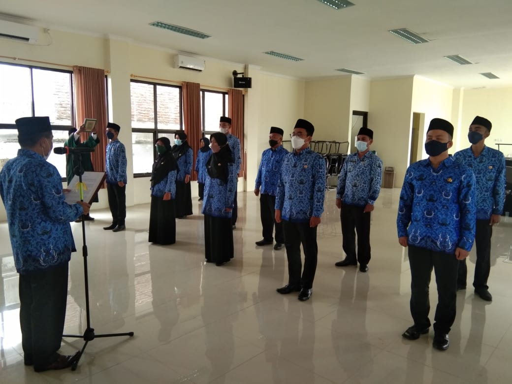 Kepala Kantor Kementerian Agama Kabupaten Lebak saat menggelar pelantikan dan pengambilan sumpah Pegawai Negeri Sipil